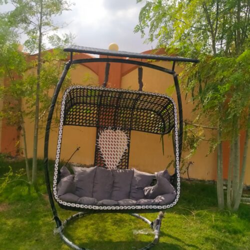 مرجيحة مربعة راتان مقاس 140×125 سم مع تندة – شاسيه حديد مقاوم للصدأ