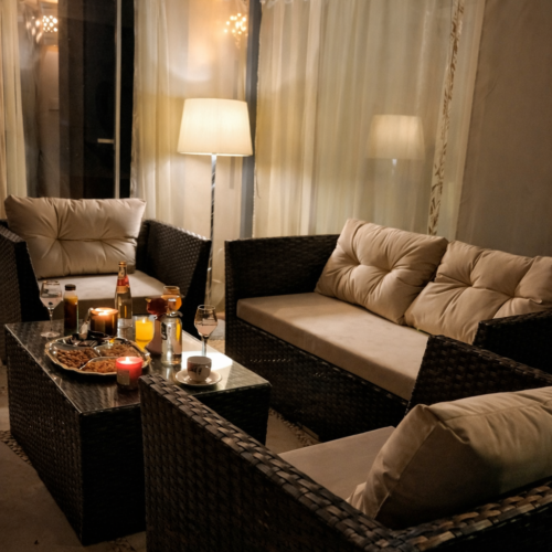 طقم جلسة خارجية 4 قطع راتان – كنبة 2 فرد وكرسيين وترابيزة بشاسيه حديد مقاوم للصدأ